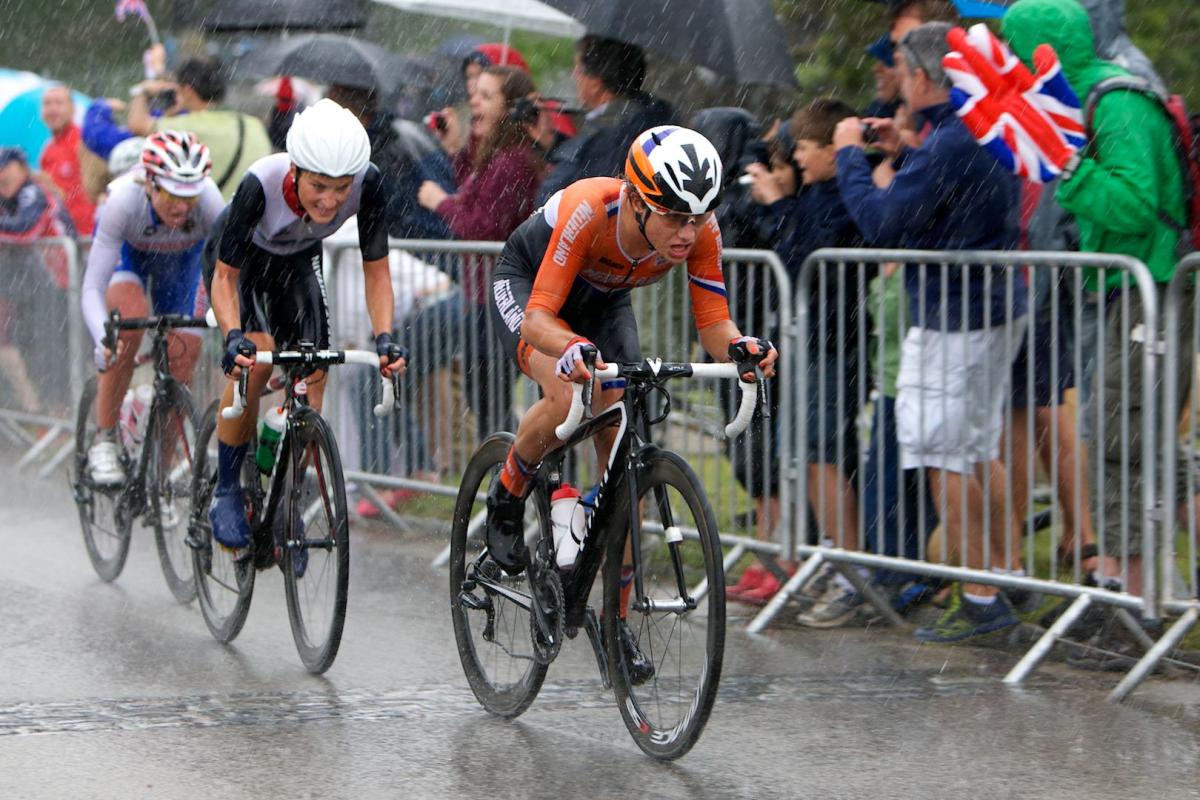 Photo finish: Lizzie Armitstead on her way to silver in the women's road race, behind eventual winner Marianne Vos from the Netherlands and ahead of bronze medallist Russian Olga Zabelinskaya. Picture from Richmond Park by Matthew Shard.